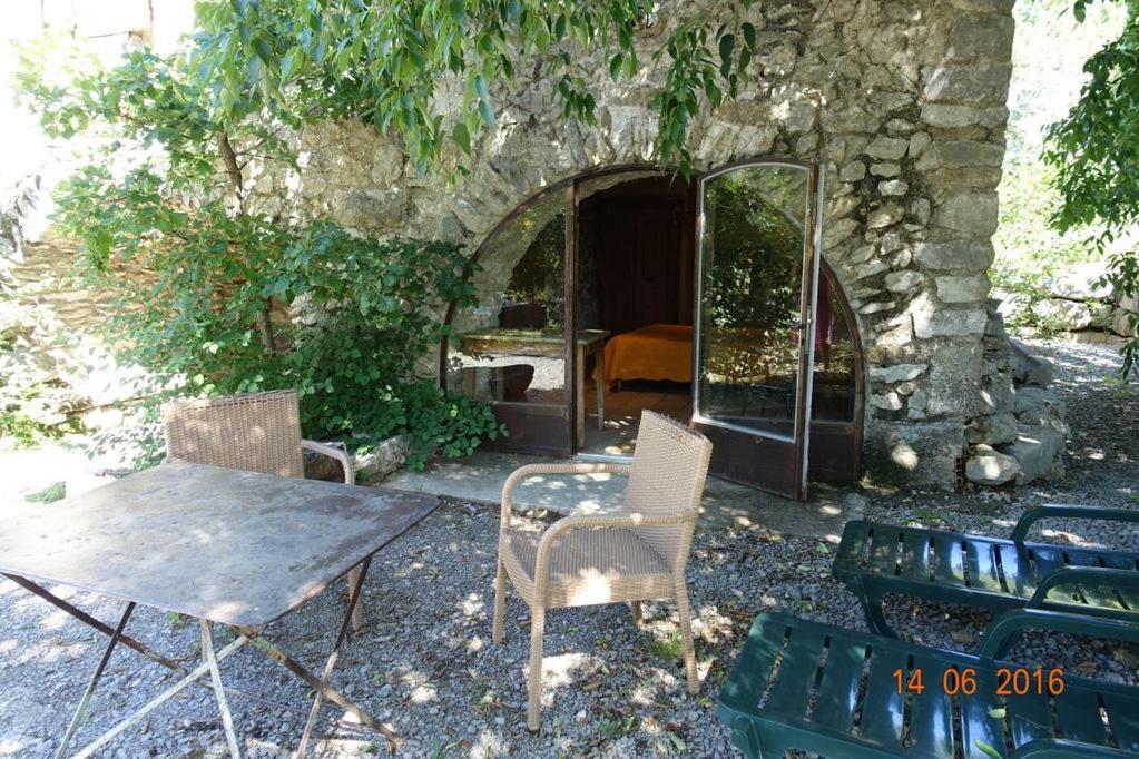Roulottes Et Cabanes De Saint Cerice Vogue Exterior foto